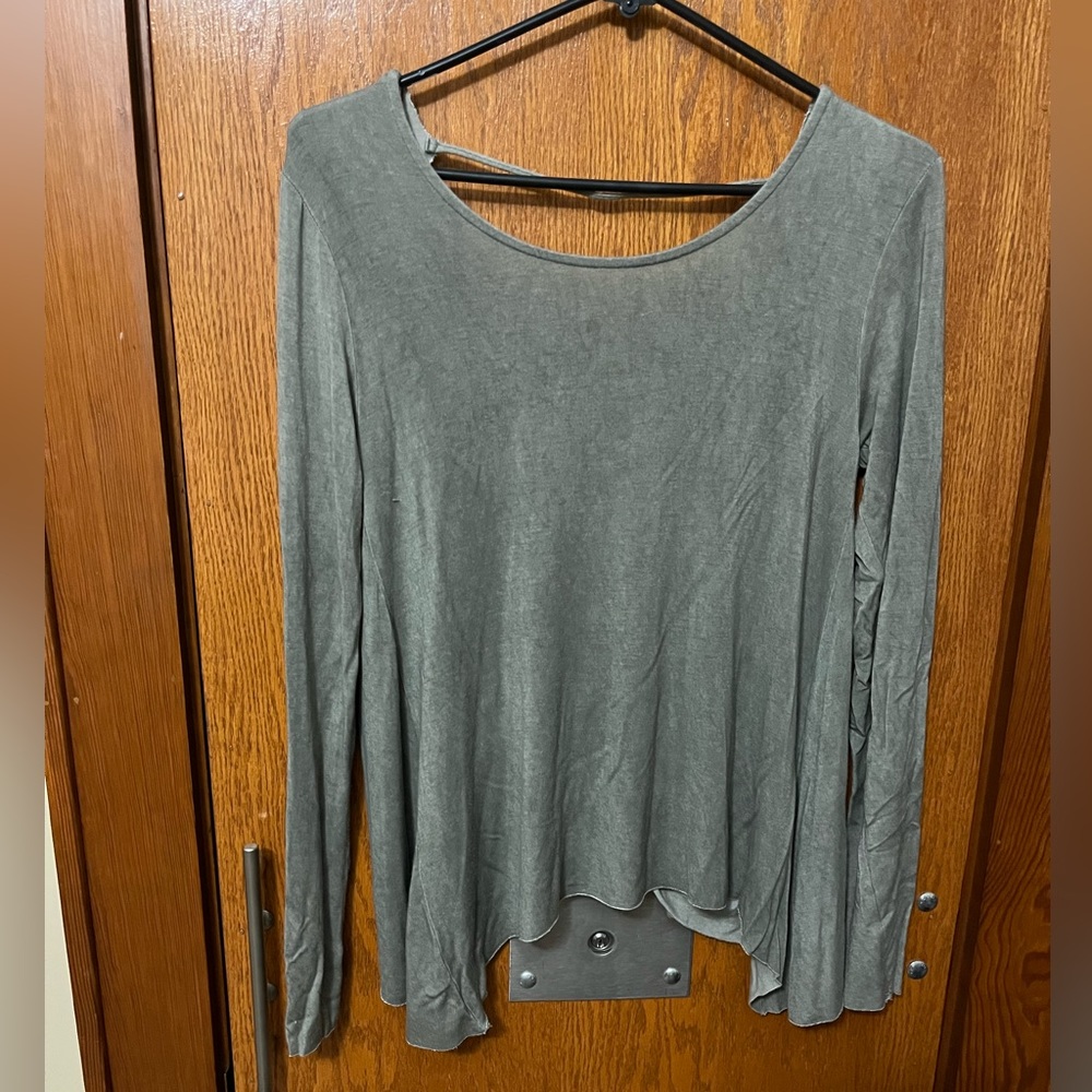 Red by BKE Green Knot Back Shirt